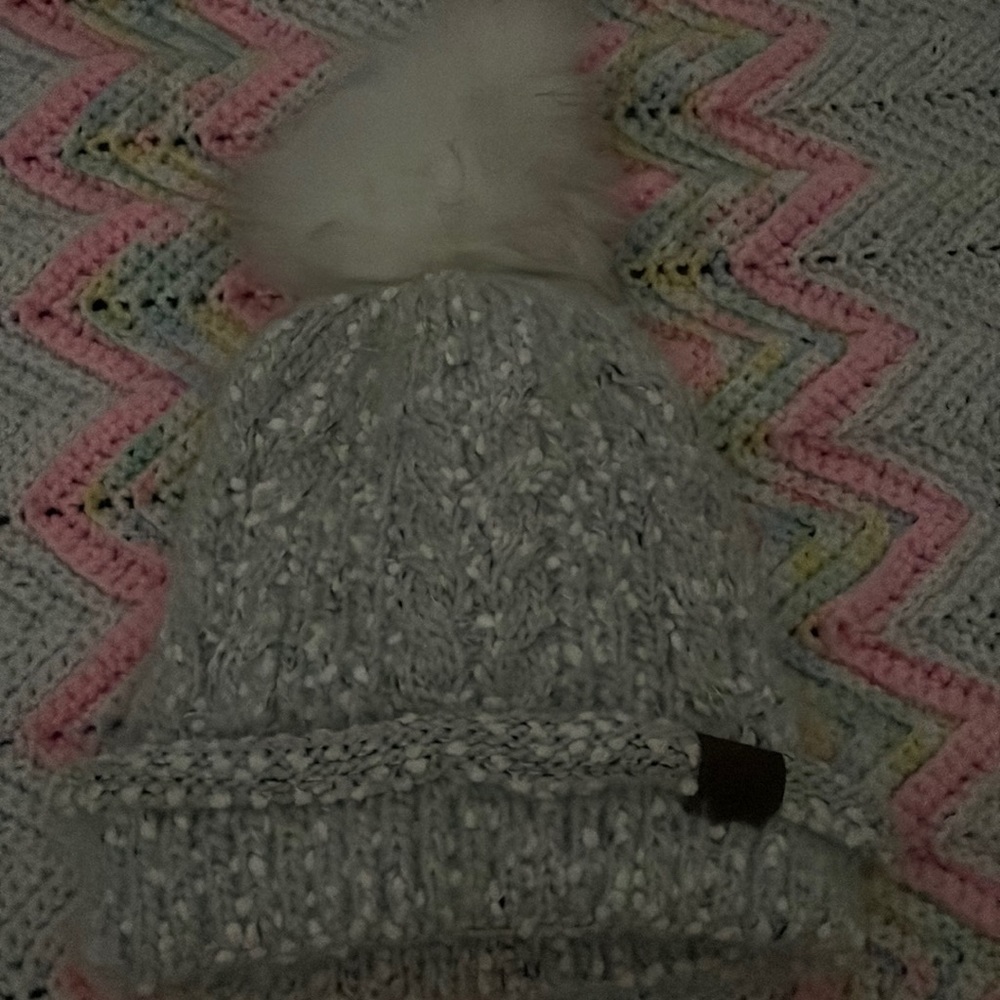 C.C. Beanies, Color grey/white